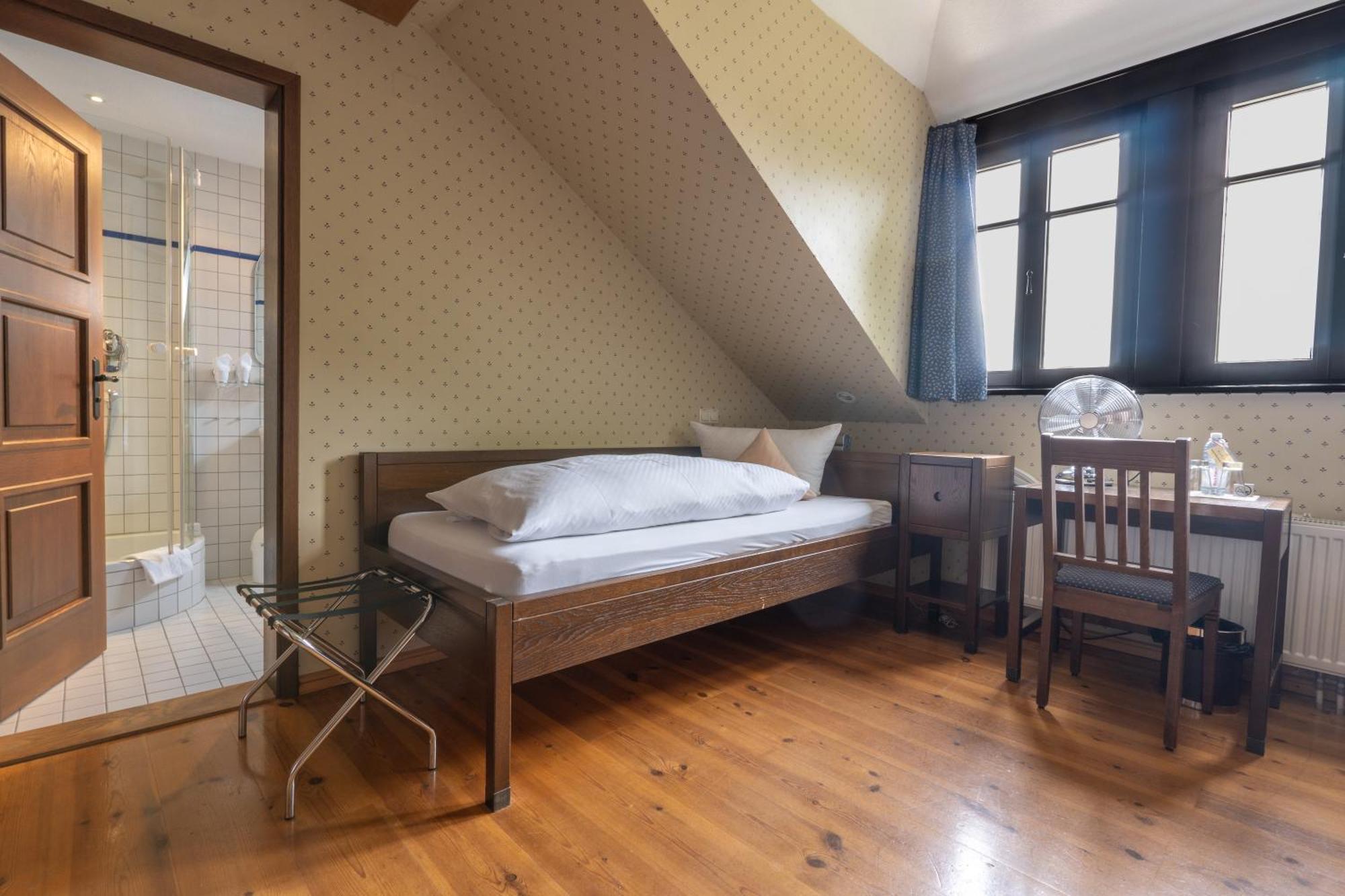 Burg Windeck ***S Hotel Buehl  Room photo